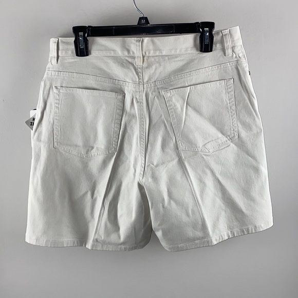 Jones Sport tan stretch shorts - Picture 2 of 3